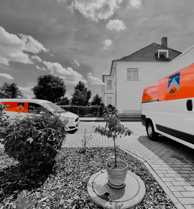 Gepflegte Außenanlage und GV Home Fahrzeug