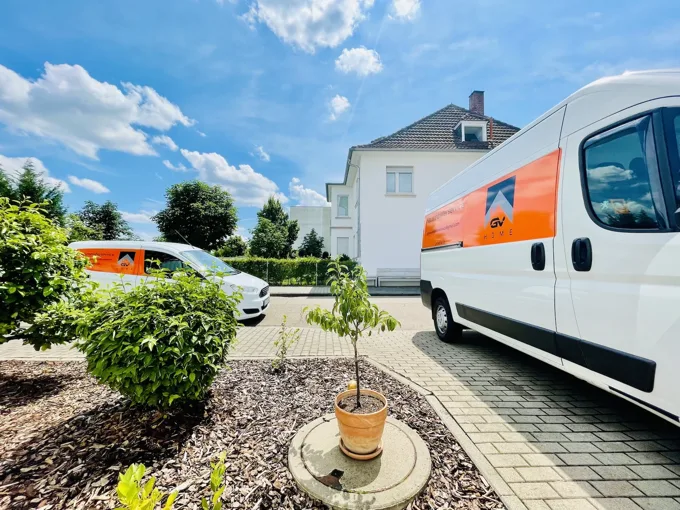 Außenanlage vor einem Wohnhaus